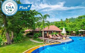 ทิวสน บีช รีสอร์ท (SHA Extra Plus)